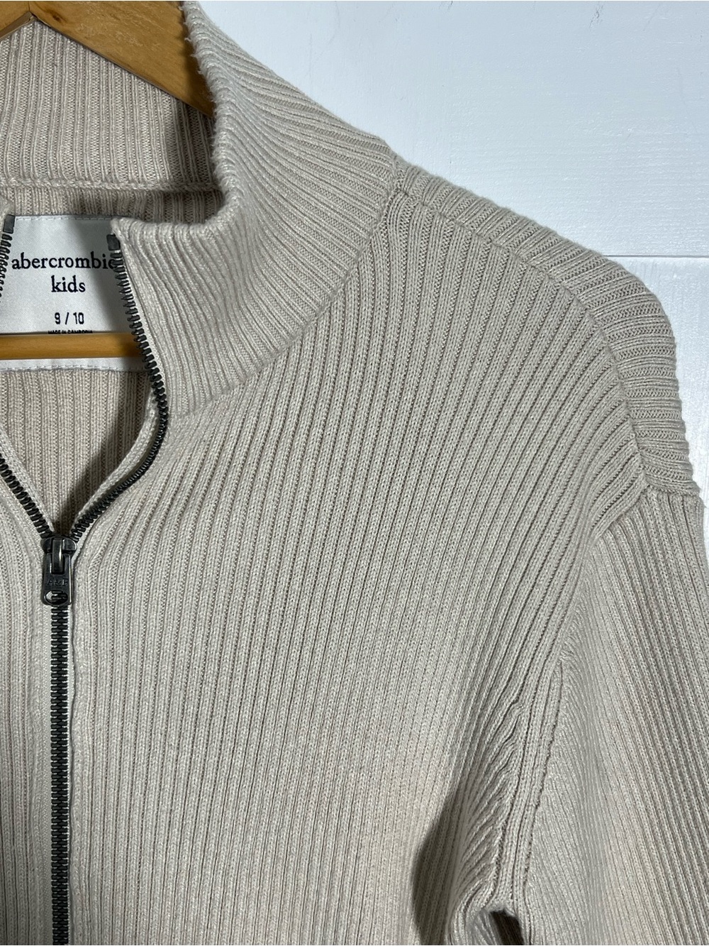 Abercrombie Kids Cream Ribbed Full Zip Sweater Size 9/10